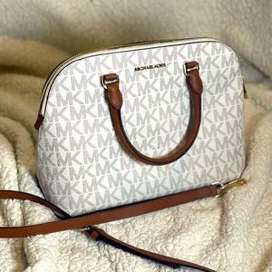 Michael Kors- Luxury Purse. Pre-owned, 10/10 condition.